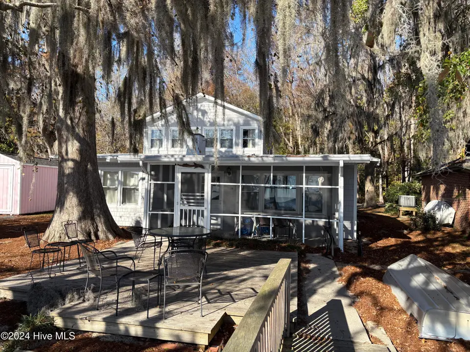 400 Canal Cove Road, Lake Waccamaw, NC 28450 – photo 1 of 56: Lake Front
