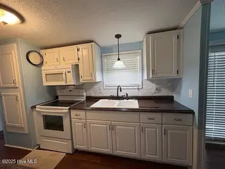 1554 Gate 2 SW, Ocean Isle Beach, NC 28469 — 3-bedroom manufactured home in Seaside North, Ocean Isle Beach, NC, photo 7 of 17: IMG_2419