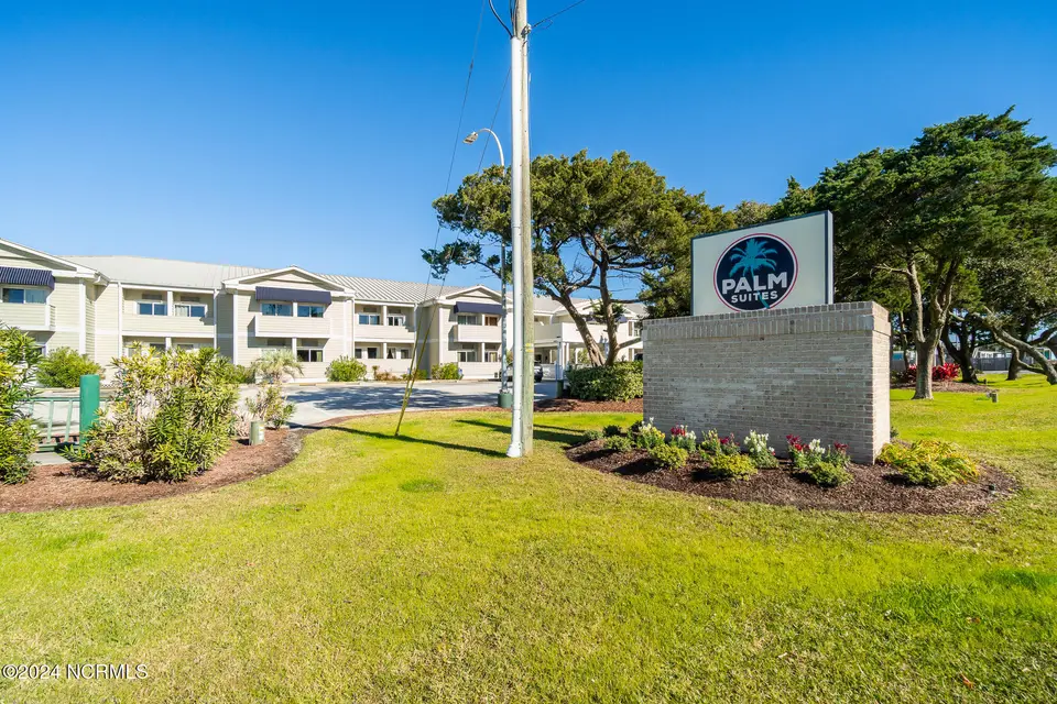 602 W Fort Macon Road 139, Atlantic Beach, NC 28512 – photo 1 of 29: palm-suites-19