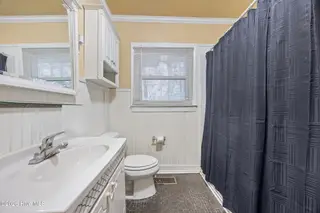 5595 Wrightsville Avenue, Wilmington, NC 28403 – photo 20: 13_bathroom