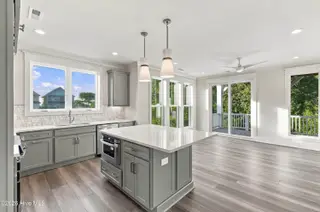 52 Pier View Court, Hampstead, NC 28443 — 3-bedroom waterfront home, Hampstead, NC, photo 18 of 60: 27_kitchen & living area