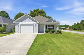 106 Heckathorne Drive, New Bern, NC 28560 — 3-bedroom home in West Crossroads, New Bern, NC, photo 1 of 33: Front View