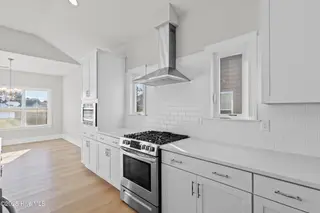 215 Hanover Lakes Drive, Wilmington, NC 28401 – photo 13: kitchen