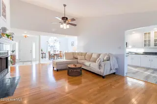 208 Eighth Street, New Bern, NC 28560 — 3-bedroom home in Trolley Run, New Bern, NC, photo 8 of 61: No HOA