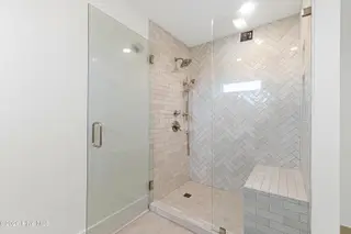 413 Club Colony Drive, Atlantic Beach, NC 28512 – photo 15: Primary ensuite