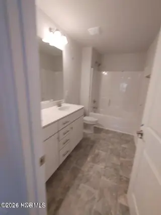 915 Port Royal Court, New Bern, NC 28560 – photo 15: Guest Bath