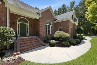 3807 Leaf Court, New Bern, NC 28562 – photo 3: 3-web-or-mls-0C0A2508_edit