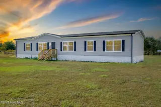 124 Fieldcrest Lane, Beulaville, NC 28518 — 3-bedroom manufactured home, Beulaville, NC, photo 1 of 29: 124fieldcrest1