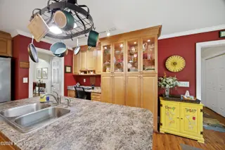 1301 N Poplar Street, Aberdeen, NC 28315 – photo 6: Kitchen