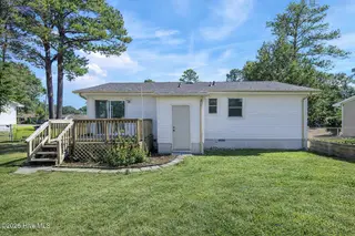 309 Lakewood Drive, Jacksonville, NC 28546 – photo 2: Backyard summer AI
