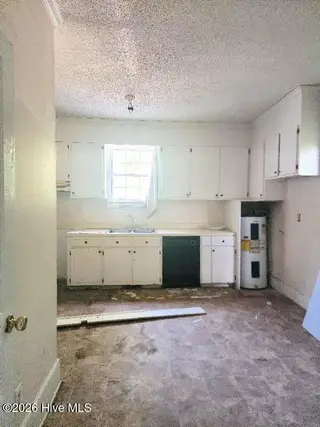 1702 Old Snow Hill Road, Kinston, NC 28501 – photo 13: kitchen2