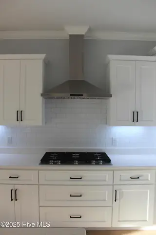 316 Bobbys Drive, Newport, NC 28570 – photo 8: cook top, hood vent and tile backsplash