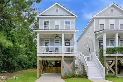 1306 Charleston Common Dr, Leland