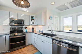 648 Ocean Boulevard W, Holden Beach, NC 28462 — 3-bedroom home in Bacon Island Harbor, Holden Beach, NC, photo 12 of 65: mls-DSC05393