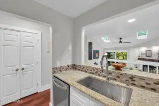 207 Saint Luke Court, Wilmington, NC 28409 — 2-bedroom waterfront townhome in Caneel Cove, Wilmington, NC, photo 9 of 34: 207 st luke ct -00016