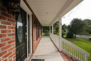 8 Arrowhead Drive, Hubert, NC 28539 — 4-bedroom home in Great Neck Shores, Hubert, NC, photo 7 of 31: DSC_3560