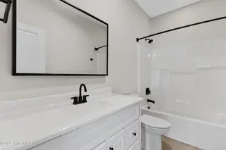 117 S 8th Street, Wilmington, NC 28401 – photo 19: 34_bathroom