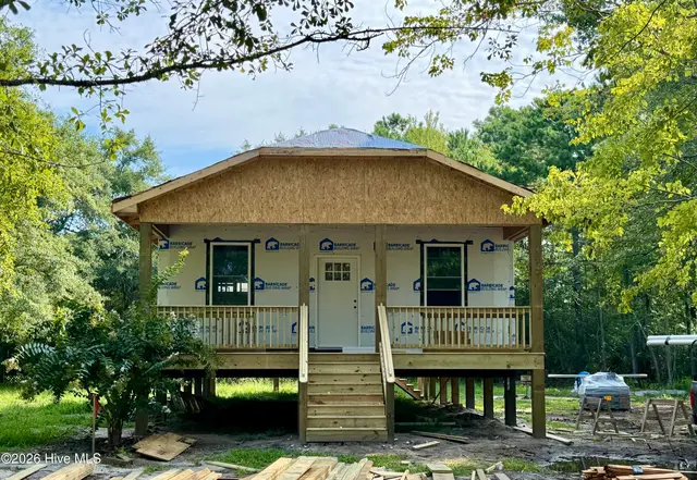 93 J E Batson Road, Hampstead, NC 28443