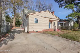 402 Warlick Street, Jacksonville, NC 28540 — 3-bedroom home in Murrill Subdivision, Jacksonville, NC, photo 3 of 46: 402 Warlick-05
