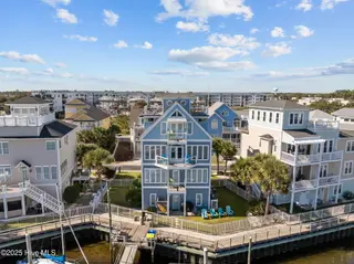 902 Grand Bahama Drive, Carolina Beach, NC 28428 — 5-bedroom home in Federal Point Yacht, Carolina Beach, NC, photo 7 of 68: 6-web-or-mls-DJI_20251104121420_0278_D