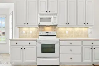 3408 Honeysuckle Drive, Winterville, NC 28590 – photo 14: 35-web-or-mls-IMG_0047_edit