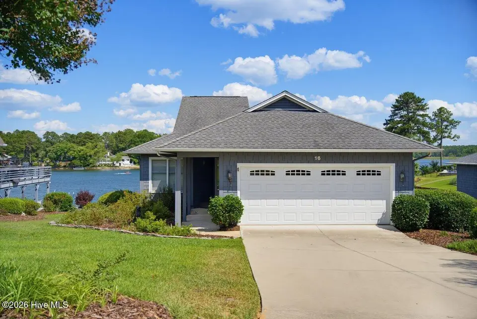 16 Westlake Pointe Drive, Pinehurst, NC 28374 — 3-bedroom home in Westlake Pointe, Pinehurst, NC, photo 1 of 36: 16 Westlake Pointe Dr