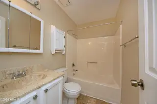 186 Raintree Circle, Jacksonville, NC 28540 – photo 14: Bathroom 2