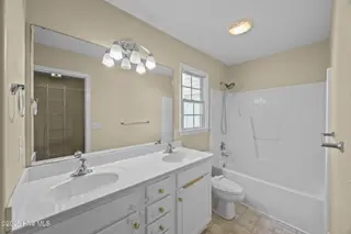 102 Inge Court, New Bern, NC 28562 – photo 17: Master Bath