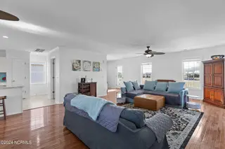 122 Quinton Street, Holden Beach, NC 28462 — 3-bedroom home in Holden Beach, Holden Beach, NC, photo 10 of 54: 28-web-or-mls-BTS09127