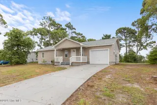 25 Crown Point Road, Hubert, NC 28539 — 3-bedroom home in Crown Point, Hubert, NC, photo 1 of 20: Front