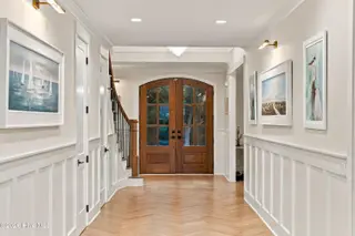 1621 S Moorings Drive, Wilmington, NC 28405 — 5-bedroom home in Landfall, Wilmington, NC, photo 6 of 76: 020_1621_south_moorings_drive_daytime_ma