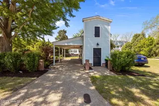 604 E Front Street, New Bern, NC 28560 – photo 4: Detached carriage house
