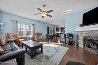 752 Chadwick Shores Drive, Sneads Ferry, NC 28460 – photo 12: 25_living room