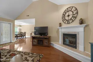 4414 Grey Oaks Court, Wilmington, NC 28412 – photo 6: GreyOaks4414-3LRDianeL33A7199-CR2
