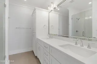 805 Mulberry Street Unit 211, Beaufort, NC 28516 – photo 11: Primary Bath