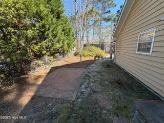 318 Hidden Valley Road, Wilmington, NC 28409 – photo 17: Left side yard