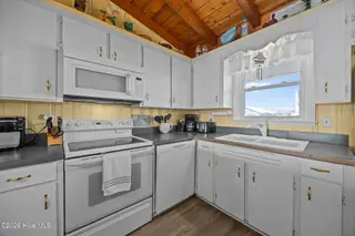 1011 W Beach Drive, Oak Island, NC 28465 – photo 21: 28-web-or-mls-IMG_2389