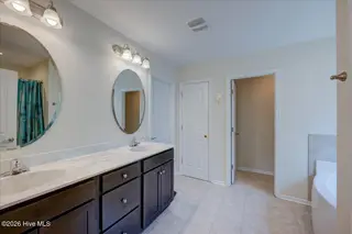 326 Station House Road, New Bern, NC 28562 – photo 24: Primary Suite Bath