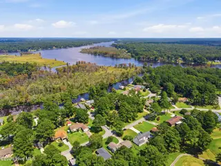 701 Plantation Drive, New Bern, NC 28562 – photo 2: 701 Plantation Drive