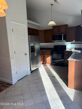 110 Midyette Avenue, New Bern, NC 28560 — 3-bedroom home in Pinecrest Estates, New Bern, NC, photo 6 of 24: IMG_3085