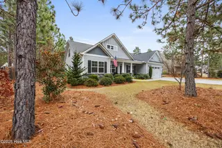 822 Winston Pines Drive, Aberdeen, NC 28315 — 5-bedroom home in Winston Pines, Aberdeen, NC, photo 4 of 51: 4_img_7153