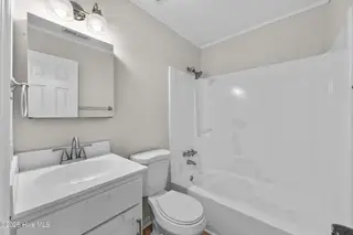 434 Kenwood Drive, Jacksonville, NC 28540 – photo 11: 14_bathroom