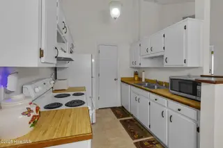 3309 Elizabeth Avenue, New Bern, NC 28562 – photo 7: Kitchen