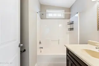 714 Ann Street, Wilmington, NC 28401 – photo 14: Hallway bath