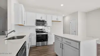 304 Maddox Drive, Aberdeen, NC 28315 – photo 6: Kitchen