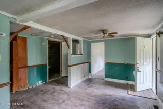 409 S Bodenheimer Street, Burgaw, NC 28425 — 3-bedroom home, Burgaw, NC, photo 4 of 33: 3-web-or-mls-409 S Bodenheimer St-103