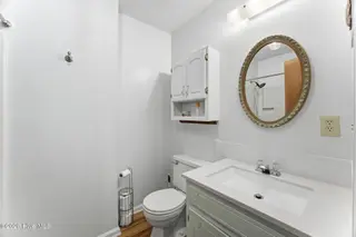 409 Bradford Drive, New Bern, NC 28560 – photo 24: Guest Bath