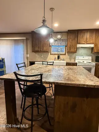 910 Mccaskill Drive, Kinston, NC 28501 — 4-bedroom manufactured home, Kinston, NC, photo 4 of 27: IMG_6184