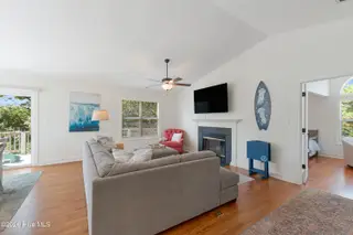 106 Wyndward Court, Emerald Isle, NC 28594 – photo 5: Open living space