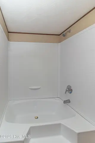 102 Bonnie Farms Road, Dudley, NC 28333 — 3-bedroom manufactured home in Bonnie Farms, Dudley, NC, photo 16 of 20: IMG_3650
